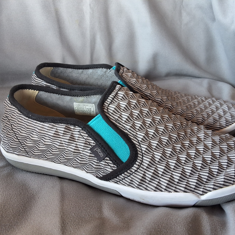 Black and White Slip-On Shoes with Teal Accent Plae Marten Unisex